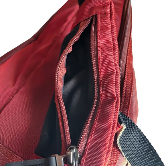 Victorinox Swiss Army Crossbody MonoSling Backpack Gym Bag Red Electronic Pocket - Picture 7 of 15